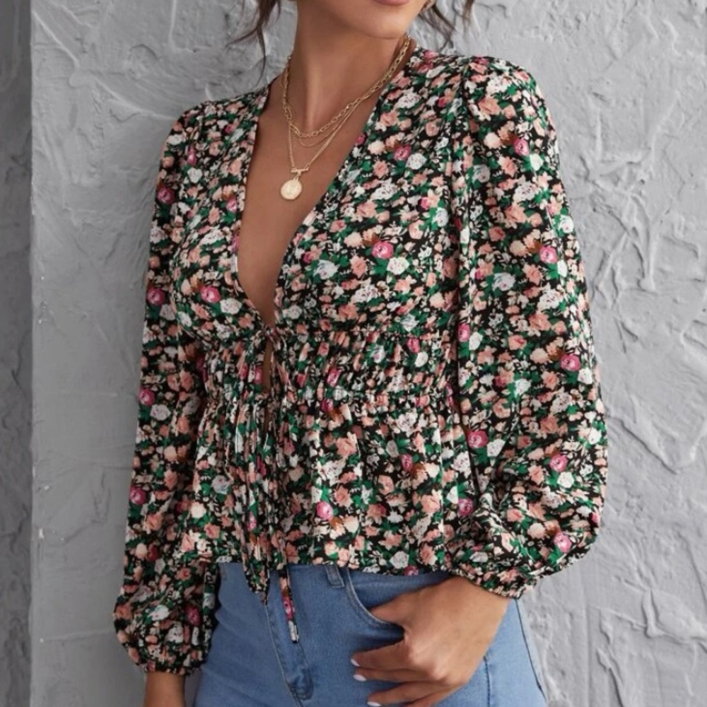 COPY - Floral v neck crop Top - Picture 1 of 5